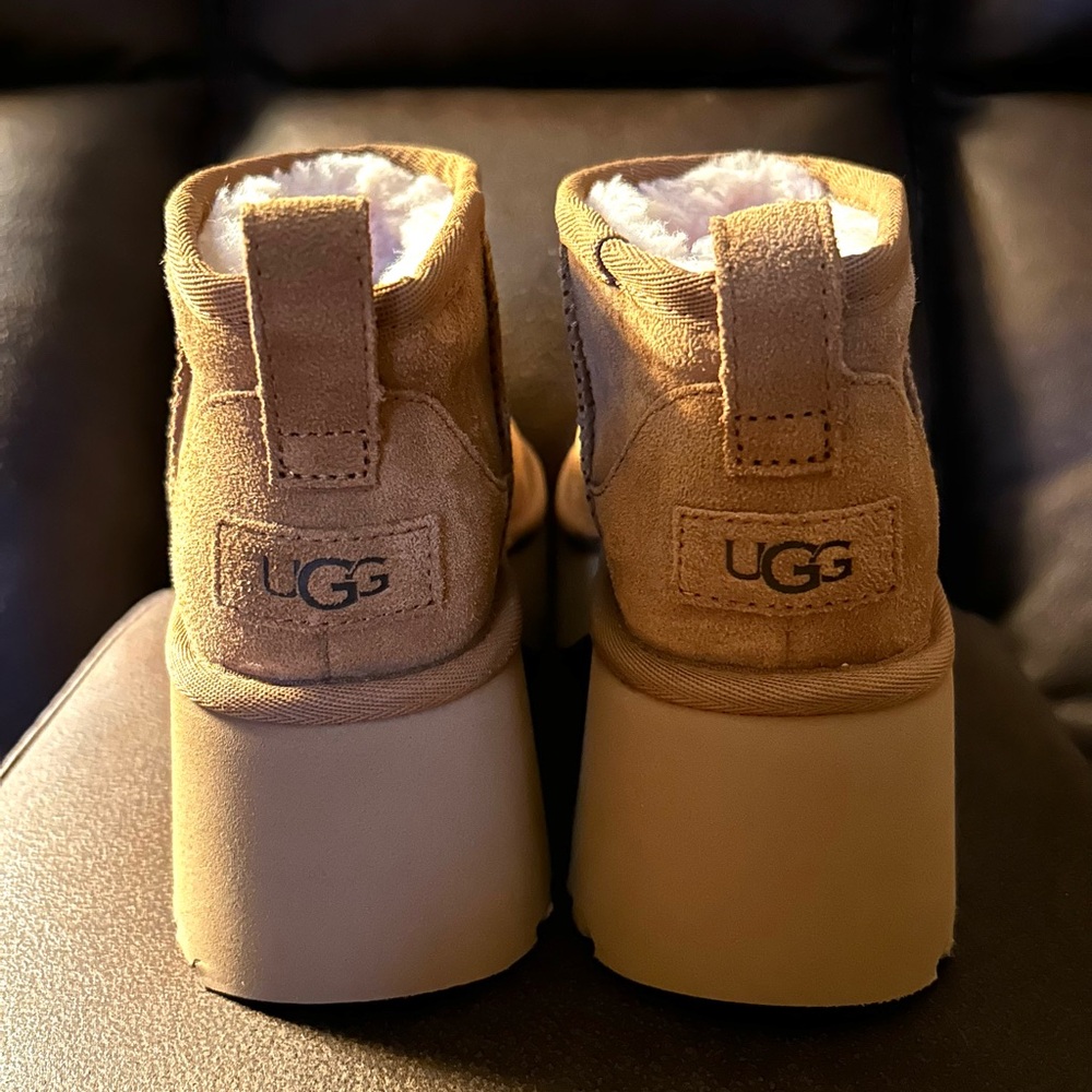 🩷❤️🧡SOLD🩷❤️🧡 UGG PLUSH Platform Ankle Boots - Picture 4 of 6